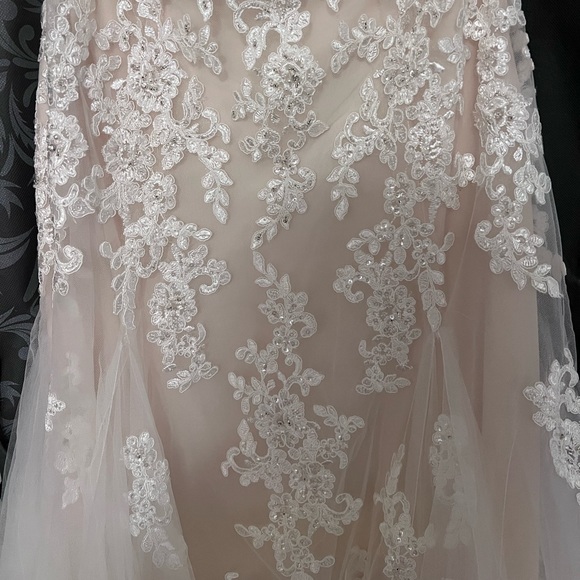 Wedding Dress - BRAND NEW - Picture 5 of 10